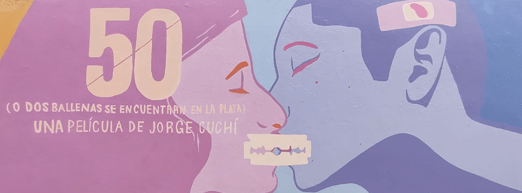 50 o dos ballenas se encuentran en la playa